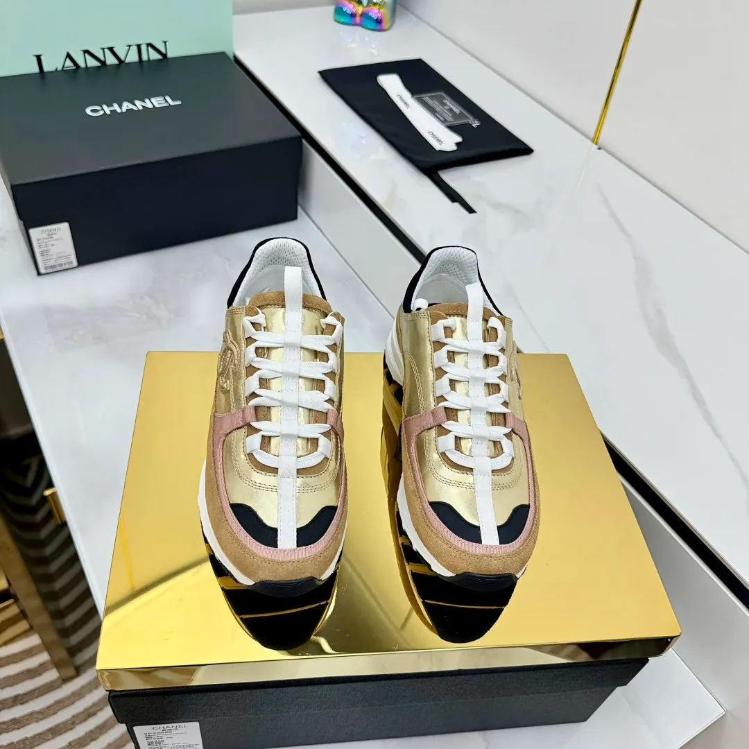 👟👟Ex-factory price 600👟👟High quality! ! ! CHANEL Chanel 25A latest thick-soled casual sports shoes. The counter is synchronized. The counter is very popular. It is a shoe that is very difficult to buy. The most popular thick-soled casual shoes on the Internet. As you can imagine, the most popular thick-soled casual shoes can not be missed. It has both good looks and comfort. Simple and versatile. The thick sole increases the height and is super versatile. Whoever wears it will look better. Upper: cowhide stitching. Lining: breathable mesh. Outsole: TPU original outsole. Size: 35-41 👉